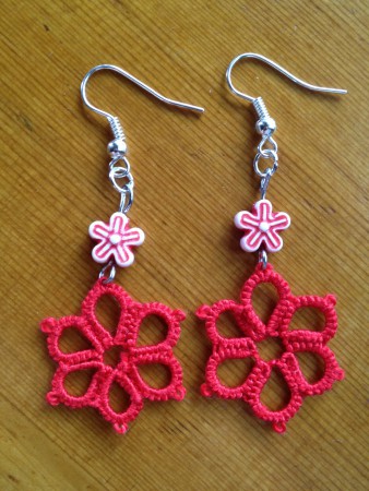 Orecchini fatti a man in pizzo chiacchierino