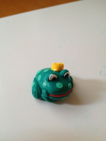 Ciondolo RANOCCHIO in pasta polimerica che a richiesta potrà diventare uno splendido portachiavi