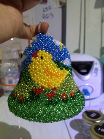 Campanella Pasquale in polistirolo e rivestita con perline